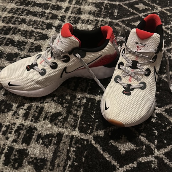 Nike Renews university red, white, & black - Picture 2 of 5